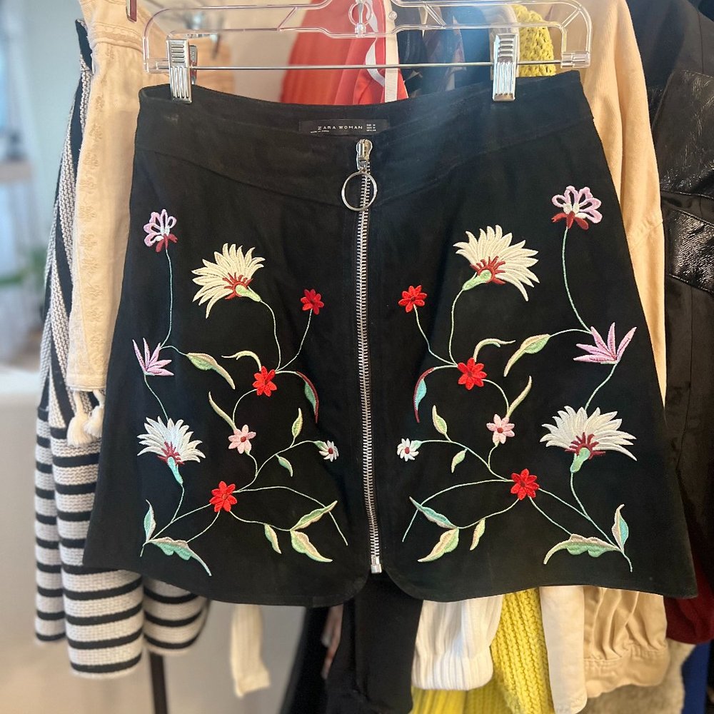 Zara - Velvet/Floral Zipper Skirt - Medium